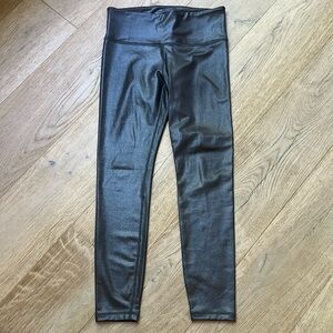 Athleta High-Rise Shine shimmer Radiate. Shiny grey/Black. Size small